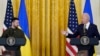 Президент Джо Байден виступає під час пресконференції з президентом України Володимиром Зеленським у східній кімнаті Білого дому у Вашингтоні, 21 грудня 2022 року. (AP Photo/Andrew Harnik)