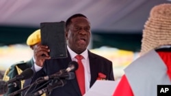 Emmerson Mnangagwa dilantik sebagai Presiden pada acara peresmian kepresidenan di ibukota Harare, Zimbabwe, Jumat, 24 November 2017. 