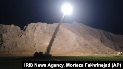 Sebuah rudal ditembakkan dari kota Kermanshah, di Iran barat, yang menargetkan ISIS di Suriah. (Foto: dok.)