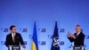 Министр иностранных дел Украины Дмитрий Кулеба и Генеральный секретарь НАТО Йенс Столтенберг. Брюссель, 13 апреля 2021.