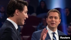 Konzervativni lider Endru Šir i vođa liberala Džastin Trudo u debati, 7. oktobra 2019.