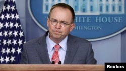 Penjabat Kepala Staf Gedung Putih Mick Mulvaney menjawab pertanyaan wartawan dalam konferensi pers di Gedung Putih, di Washington, AS, 17 Oktober 2019. (Foto: Reuters)