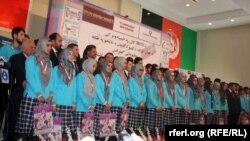 عکس آرشیف از فارغین مکتب افغان - ترک