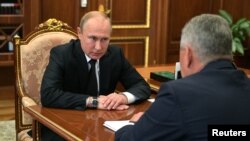 Зустріч президента Росії Володимира Путіна із міністром оборони РФ Шойгу