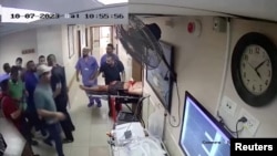 Jeshi la Israel limetoa video siku za karibuni ikionyesha mateka katika hospitali ya Shifa. 