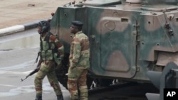 Sojoji da tankunan yaki sun rufe hanyar da ta tafi gidan shugaba Robert Mugabe