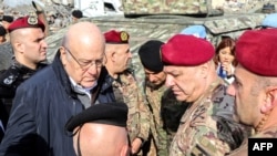 Привремениот либански премиер Наџиб Микати и командантот на либанската армија генерал Џозеф Аун го посетија јужното либанско село Киам на 23 декември 2024 година по повлекувањето на израелските сили од областа.