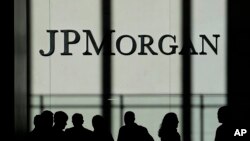 JPMorgan Chase hari Senin (12/6) mengumumkan uang penyelesaian perkara sementara sebesar $290 juta (sekitar Rp4,3 triliun) dengan para korban Jeffrey Epstein (foto: ilustrasi). 