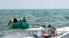 Migrantes cubanos navegan hacia Stock Island, cerca de Cayo Hueso, el 12 de agosto de 2022.