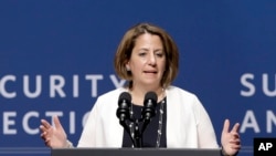 Penasihat keamanan dalam negeri Lisa Monaco dalam KTT Gedung Putih mengenai keamanan dunia maya di Stanford, California, 2015. (Foto: Dok)