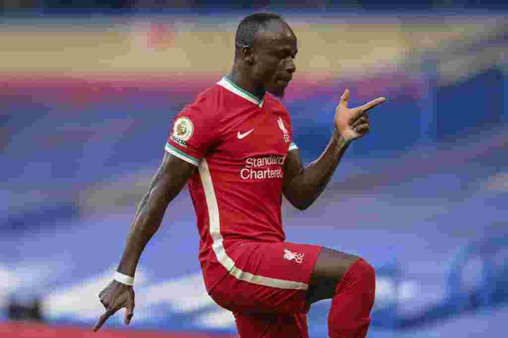 Sadio Mane, ya Liverpool azongeli ba entrainements nsima na komikanga na ndako mpo na COVID-19. Azwamaki na virus o&#39;libandela lya sanza ya octobre.