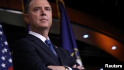 រូបឯកសារ៖ លោក Adam Schiff ប្រធាន​គណៈកម្មាធិការ​ស៊ើបការណ៍​សម្ងាត់ ពេលថ្លែងនៅវិមានសភា Capitol Hill នៅ​ក្រុងវ៉ាស៊ីនតោន កាលពីថ្ងៃទី០២ ខែតុលា ឆ្នាំ២០១៩។ 