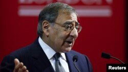 Menhan AS Leon Panetta berbicara tentang tujuan kerjasama Amerika dalam pidato di Kings College, London Jumat (18/1).