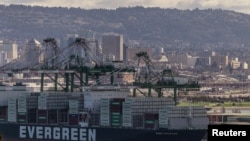 ABŞ-ın Oakland limanında karqo gəmisi, 6 mart 2025.