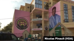 Le siège du Parti nigérien pour la démocratie et le socialisme du président sortant du Niger, Mahamadou Issoufou, en pleine campagne pour l’élection présidentielle couplée aux législatives du dimanche du 21 février 2016, à Niamey, Niger, 16 février 2016. (VOA/Nicolas Pinault)