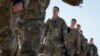 Американські десантники летять на базу в Північній Кароліні 5 січня 2020 р.