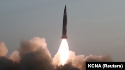 Fotografija lansiranja novog projektila koju je objavila sjevernokorejska državna agencija KCNA