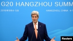 Menlu AS, John Kerry, berbicara dalam sebuah konferensi pers pada Pertemuan Puncak G20 (4/9). Hangzhou, China. (foto: REUTERS/Wang Zhao).
